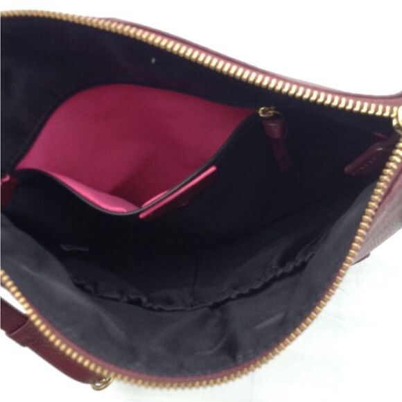 Elegant Burgundy Leather Shoulder Bag - Picture 3 of 7